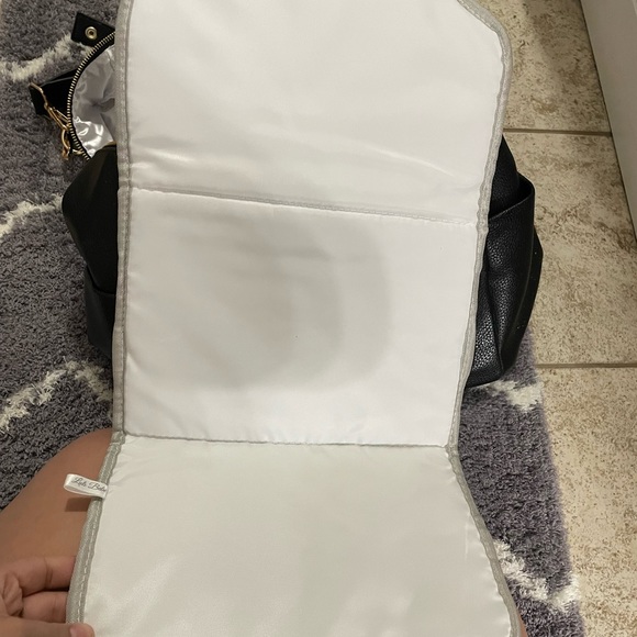 MONACO DIAPER BAG, BLACK, I USED IT LIKE 5 TIMES USED LIKE NEW CONDITION - Picture 9 of 9